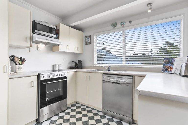 Photo of property in 1/10 Ambler Avenue, Glen Eden, Auckland, 0602