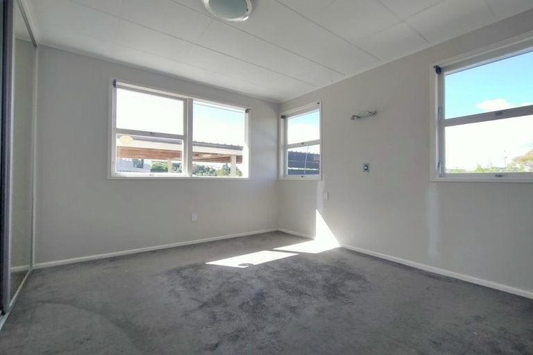 Photo of property in 1/39 St Peters Street, Northcote, Auckland, 0627