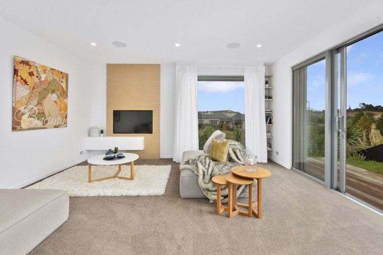 Photo of property in 11 Syd Grant Crescent, Orewa, 0931