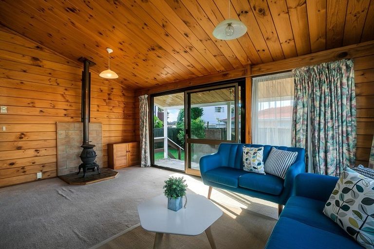 Photo of property in 2/8 Chichester Drive, Rosehill, Papakura, 2113