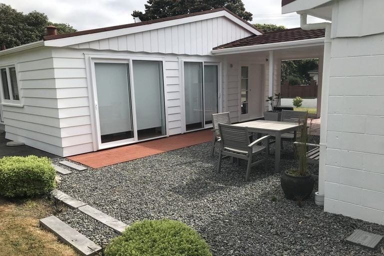 Photo of property in 1 Nikau Road, Waikanae, 5036