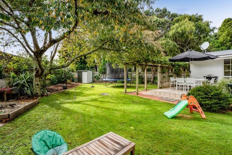 Photo of property in 5 Prudence Place, Oakura, 4314