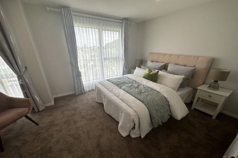 Photo of property in 2a Convair Crescent, Mangere, Auckland, 2022