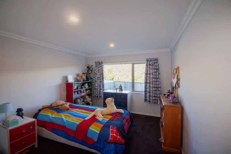 Photo of property in 15 Belize Grove, Grenada Village, Wellington, 6037