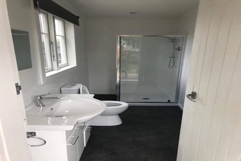 Photo of property in 2 Sheridan Street, Silverdale, Hamilton, 3216