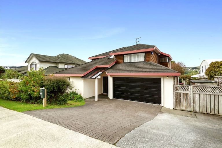 Photo of property in 147 Westchester Drive, Churton Park, Wellington, 6037