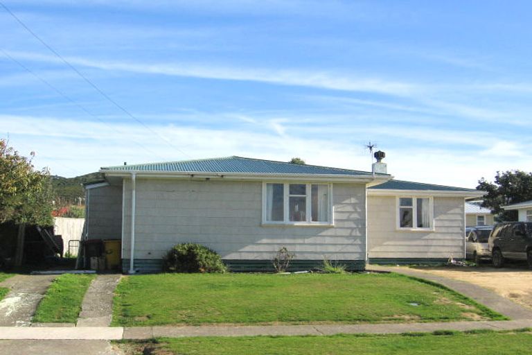 Photo of property in 16 Whanga Crescent, Titahi Bay, Porirua, 5022