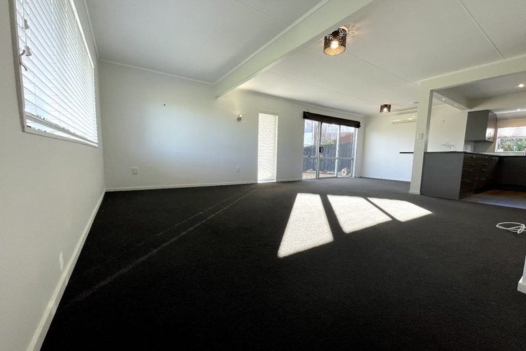 Photo of property in 15 Dalwhinnie Parade, Highland Park, Auckland, 2010