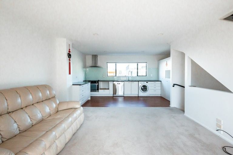 Photo of property in 9/17a Delta Avenue, New Lynn, Auckland, 0600