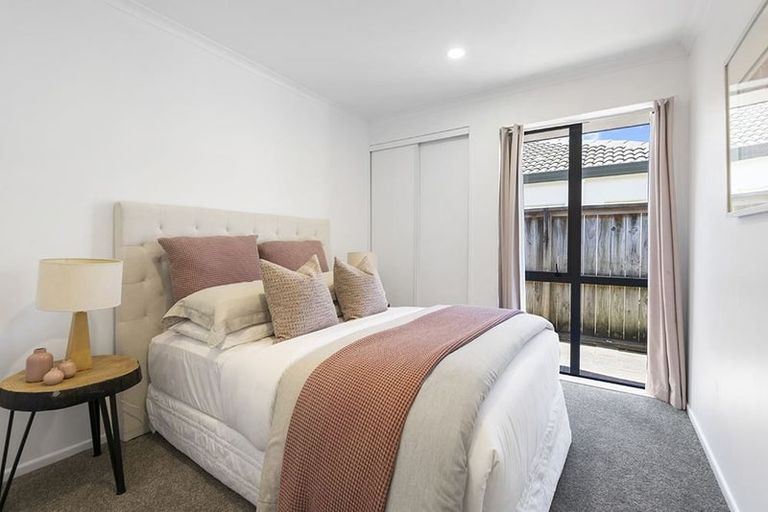 Photo of property in 33 Kate Sheppard Avenue, Torbay, Auckland, 0630