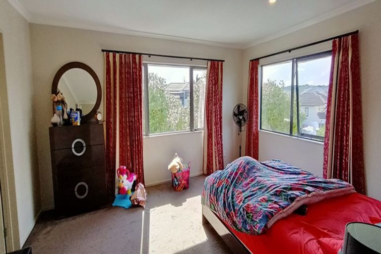 Photo of property in 25 Andover Way, Goodwood Heights, Auckland, 2105