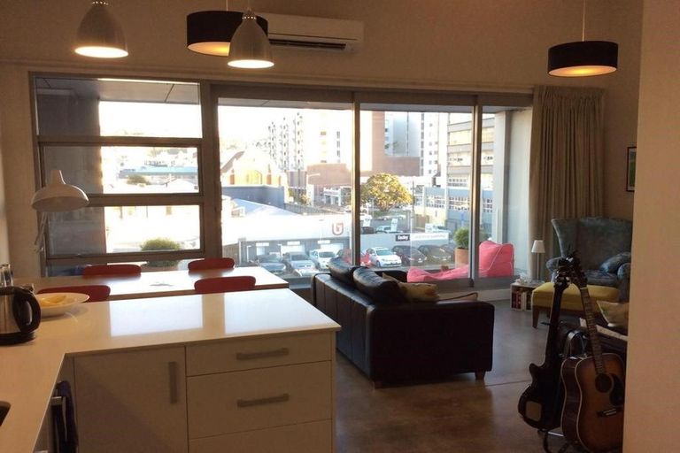 Photo of property in 2/25 Home Street, Mount Victoria, Wellington, 6011