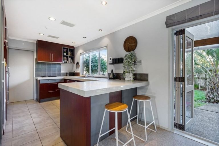 Photo of property in 28 Jelas Road, Red Beach, 0932