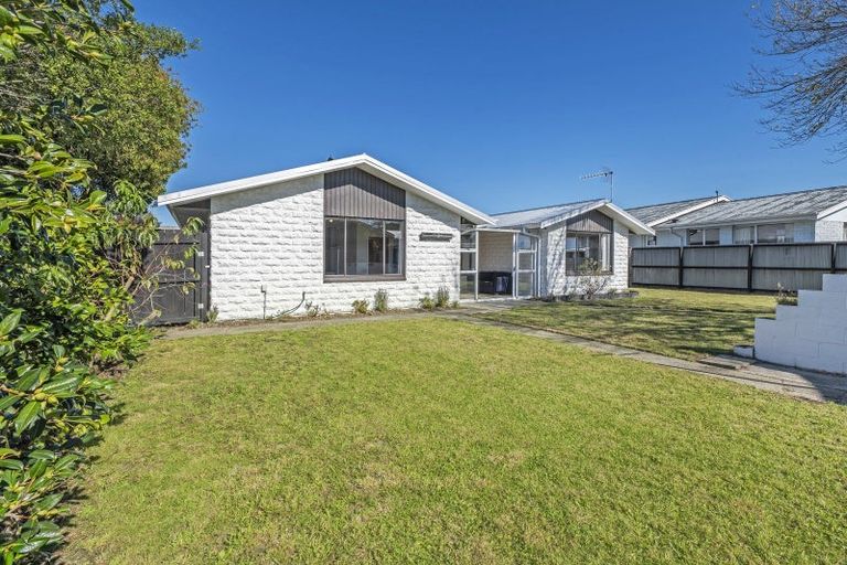Photo of property in 8 Coates Place, Rangiora, 7400