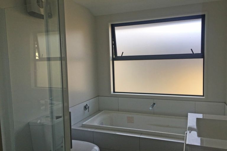 Photo of property in 14 Scurr Terrace, Wanaka, 9305