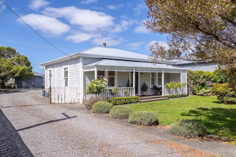 Photo of property in 28 Cork Street, Martinborough, 5711
