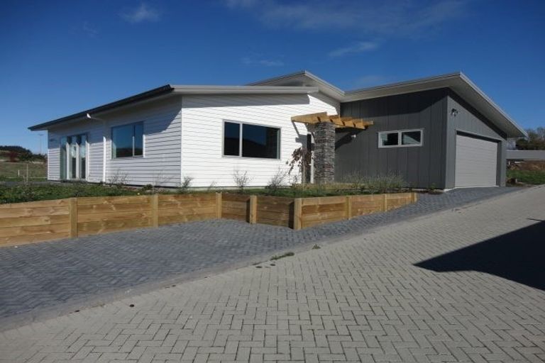Photo of property in 300 Tauhara Ridge Drive, Richmond Heights, Taupo, 3330