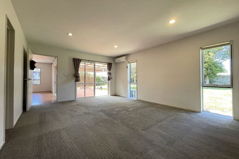 Photo of property in 13a Woodside Road, Massey, Auckland, 0614