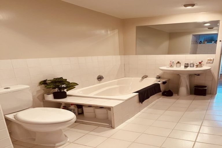 Photo of property in 1 Glenbervie Terrace, Thorndon, Wellington, 6011