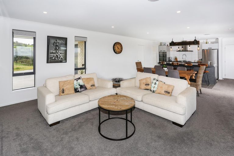 Photo of property in 23 Bird Road, Otaua, Waiuku, 2682