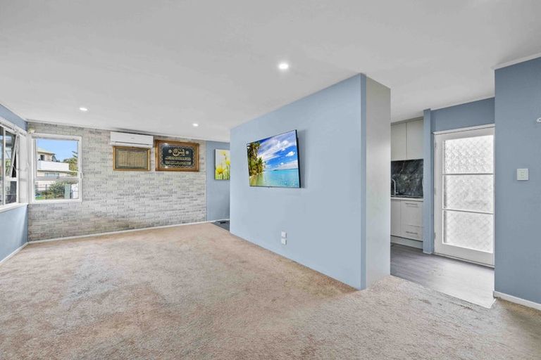 Photo of property in 16 Neems Place, Manurewa, Auckland, 2102