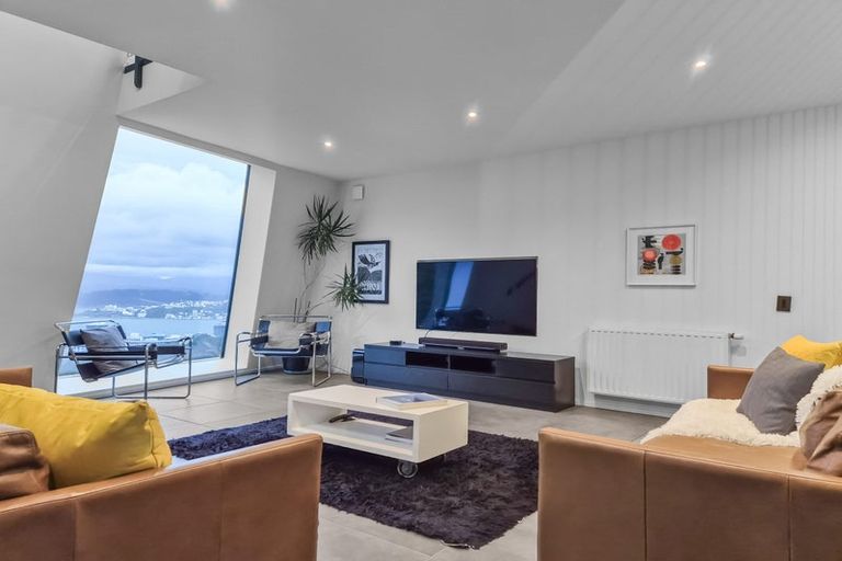 Photo of property in 64a Orangi Kaupapa Road, Northland, Wellington, 6012