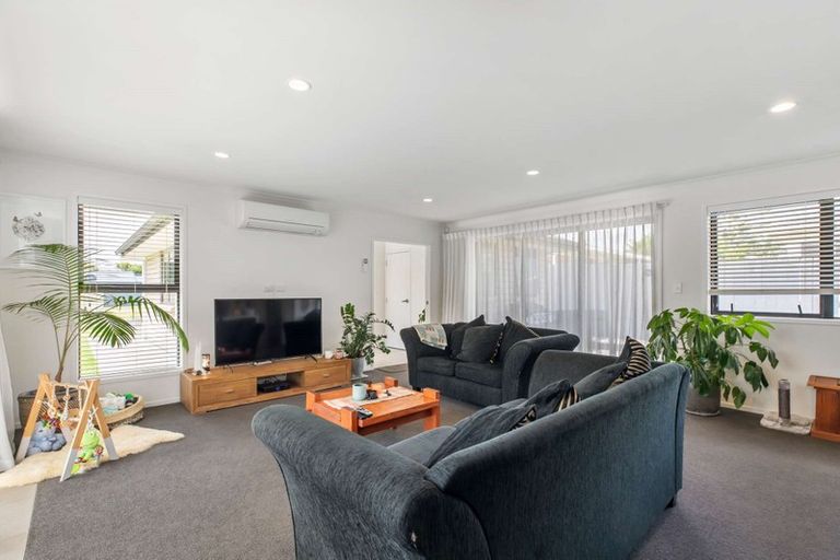 Photo of property in 2 Bayview Drive, Waiuku, 2123