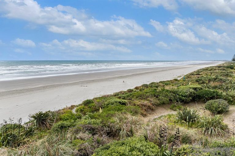 Photo of property in 69 Field Way, Waikanae Beach, Waikanae, 5036