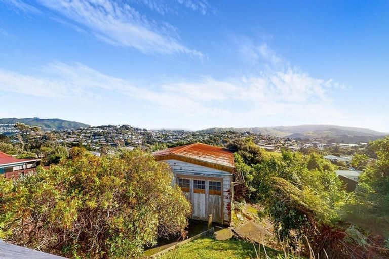 Photo of property in 22 Link Road, Newlands, Wellington, 6037