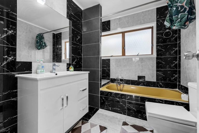 Photo of property in 2/126 Great South Road, Manurewa, Auckland, 2102