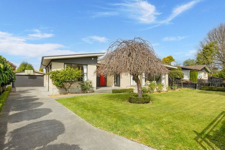 Photo of property in 48 Glenharrow Avenue, Avonhead, Christchurch, 8042