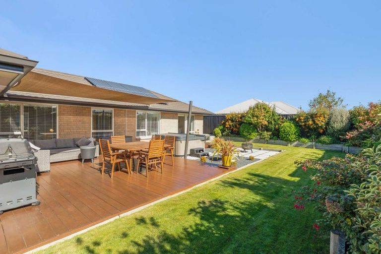 Photo of property in 73 Sequoia Way, Rangiora, 7400