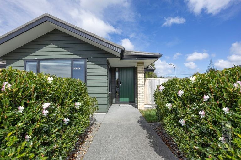 Photo of property in 28 Leebank Crescent, Riverhead, 0820