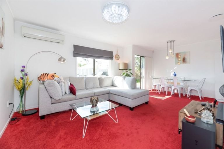 Photo of property in 2/6 Trevor Hosken Drive, Wiri, Auckland, 2104