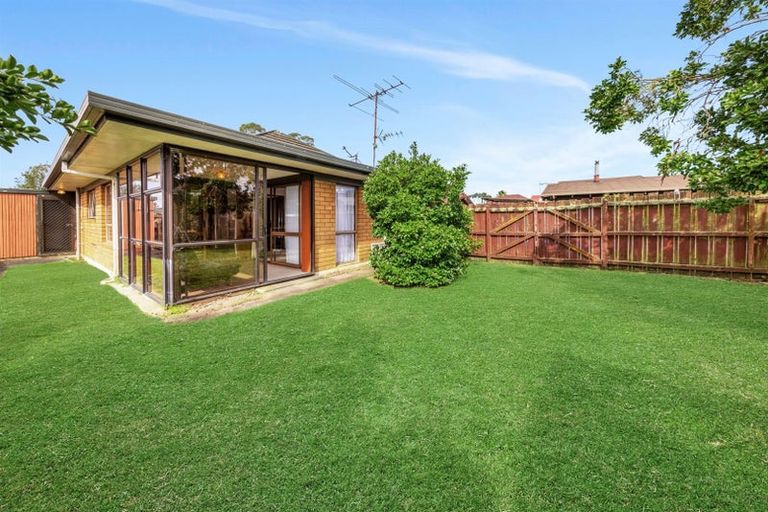 Photo of property in 2/133 Parrs Cross Road, Glen Eden, Auckland, 0612