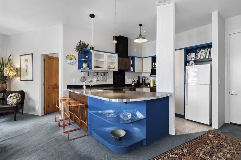 Photo of property in Endeavour Apartments, 12/125 Thorndon Quay, Pipitea, Wellington, 6011