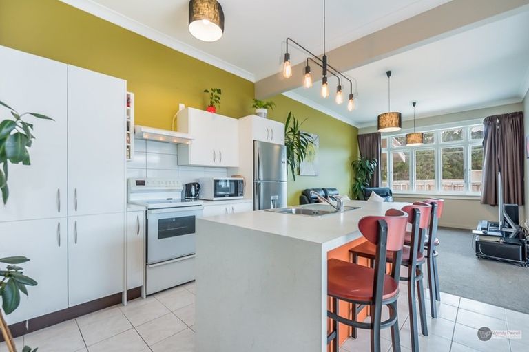 Photo of property in 1/125 Upper Fitzherbert Road, Wainuiomata, Lower Hutt, 5373