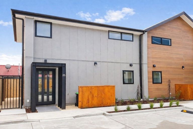 Photo of property in 9/25 Hargest Crescent, Sydenham, Christchurch, 8023