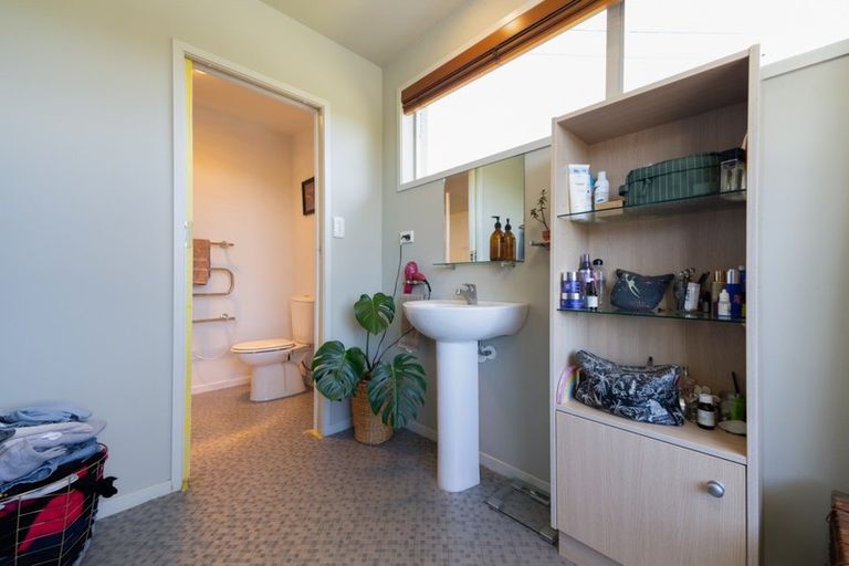 Photo of property in 22 East Street, Raglan, 3225