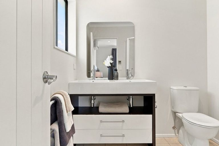 Photo of property in 21 Sorrento Place, Kelvin Grove, Palmerston North, 4414