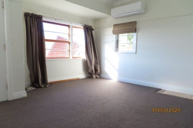 Photo of property in 71 Garden Road, Northland, Wellington, 6012