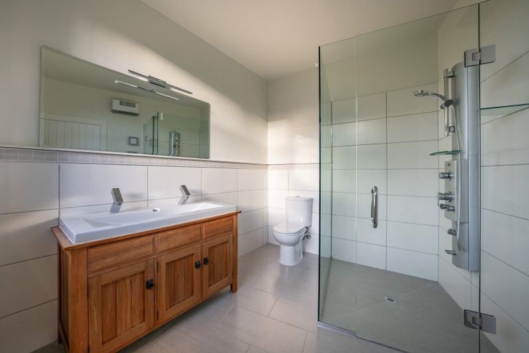 Photo of property in 10 Minaret Ridge, Wanaka, 9305