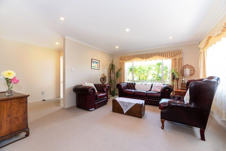 Photo of property in 14 Bridgefield Crescent, Flat Bush, Auckland, 2016