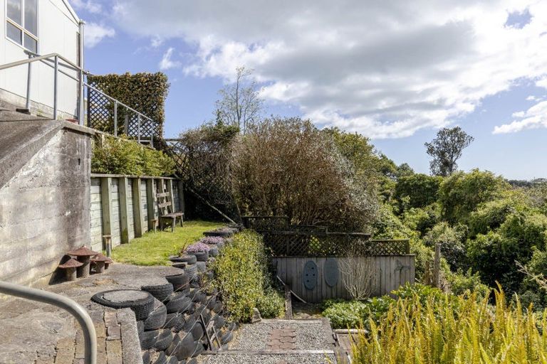 Photo of property in 100 Riversdale Drive, Merrilands, New Plymouth, 4312