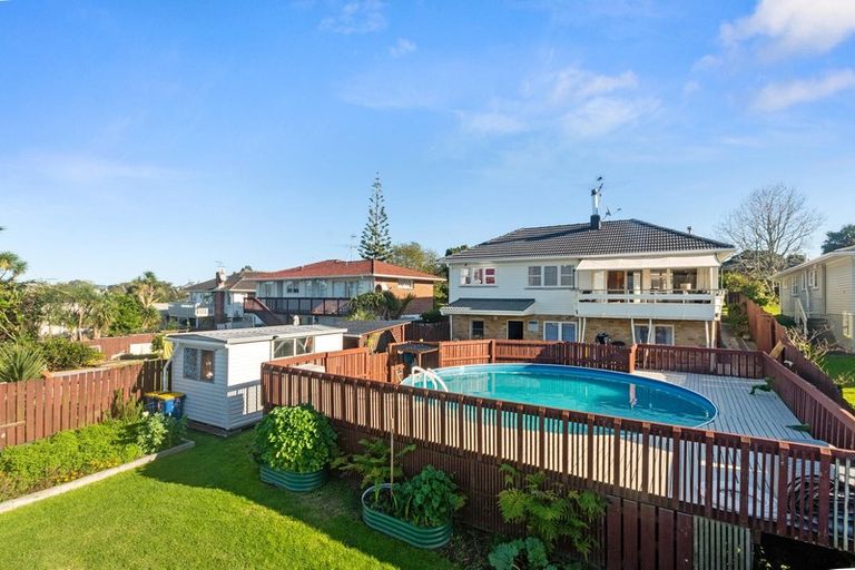 Photo of property in 6 Fowey Avenue, Te Atatu South, Auckland, 0610