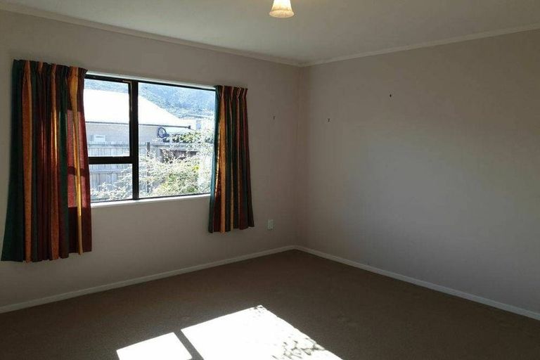 Photo of property in 8a Weymouth Grove, Wainuiomata, Lower Hutt, 5014