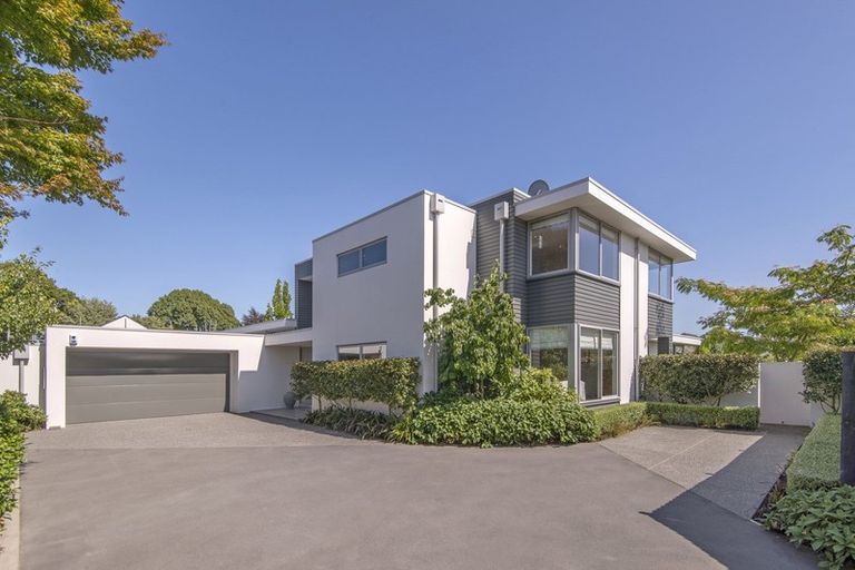 Photo of property in 25 Garreg Road, Fendalton, Christchurch, 8052
