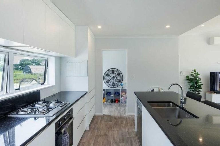 Photo of property in 78 Tamatarau Road, Tokomaru, Palmerston North, 4474
