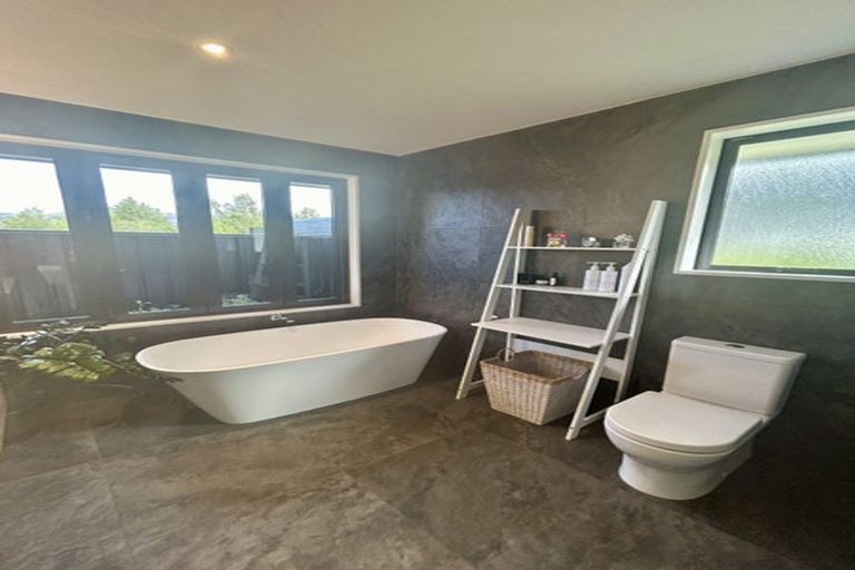 Photo of property in 5 Old Racecourse Road, Albert Town, Wanaka, 9305