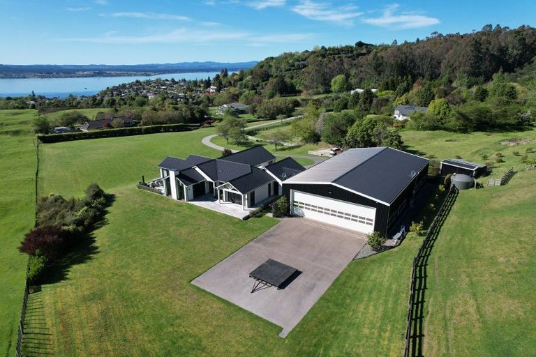 Photo of property in 28 Te Moenga Park, Acacia Bay, Taupo, 3330